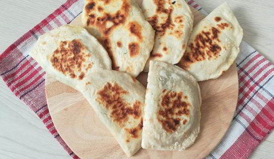 лепешки с начинкой из сыра и шпината