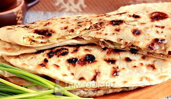 лепешки с начинкой на сковороде