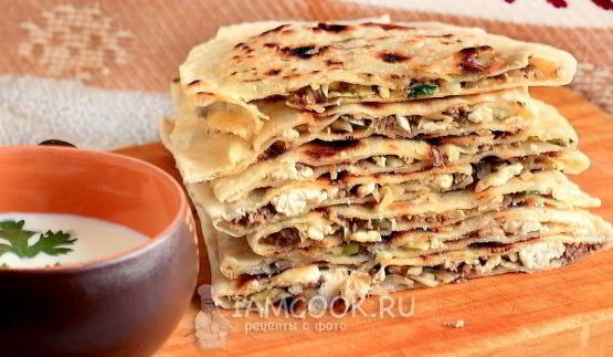 лепешки с начинкой на сковороде