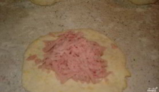 лепешки с сыром и колбасой