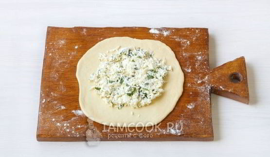 лепешки с сыром и зеленью на сковороде