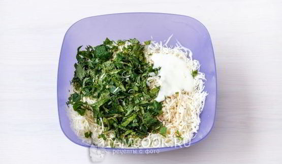 лепешки с сыром и зеленью на сковороде