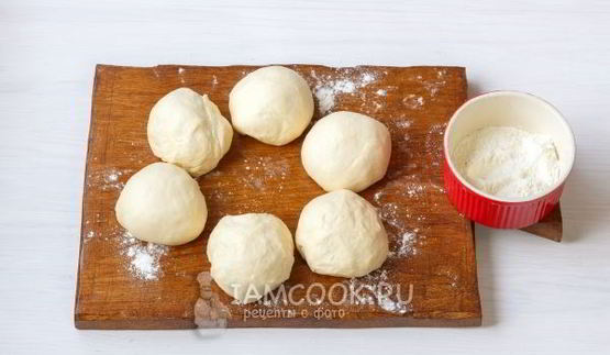 лепешки с сыром и зеленью на сковороде