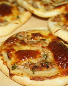 Лепешки со свининой и сыром