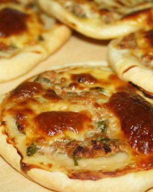 Лепешки со свининой и сыром