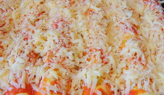 мексиканские лепешки с фасолью, сыром и острым соусом