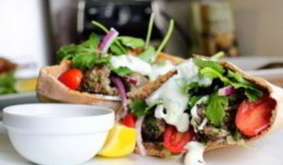 пита с фаршем и овощами