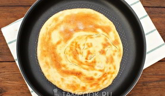 слоеные лепешки на сковороде