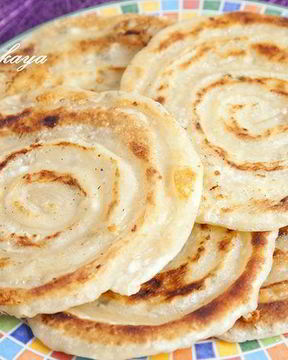 Спиралевидные лепешки с творогом и сыром