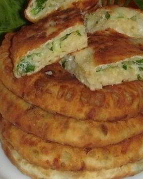 Сырные лепешки на кефире с зеленым луком
