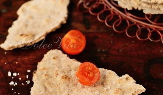 тонкие пшенично-ржаные лепешки с орехами