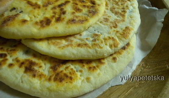 творожные лепешки с творогом и икрой