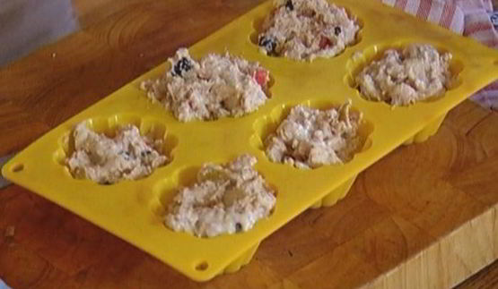 ароматные маффины с яблоками и изюмом