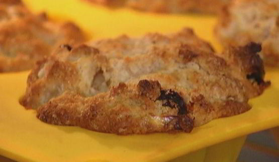 ароматные маффины с яблоками и изюмом