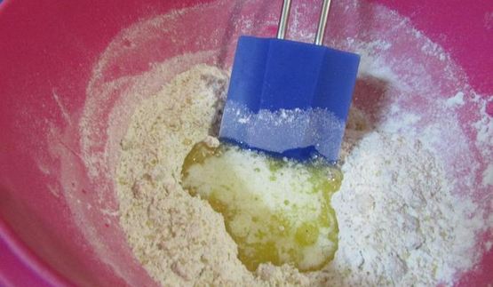 биг-маффины с вишней, кедровыми орешками и штрейзелем