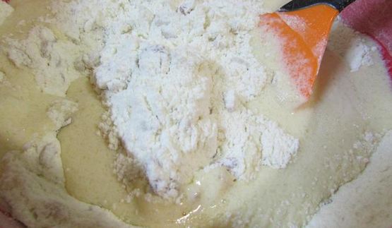 биг-маффины с вишней, кедровыми орешками и штрейзелем