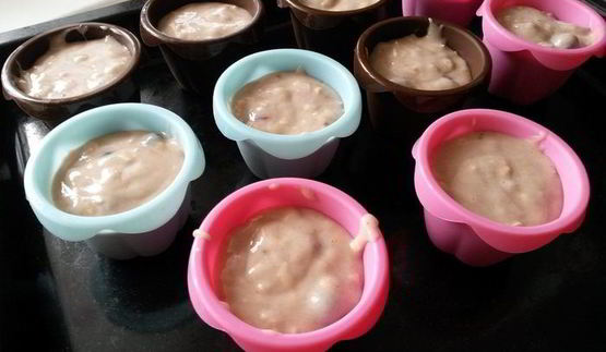 йогуртовые маффины с черной смородиной