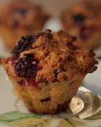 Клюквенно-ежевичные маффины