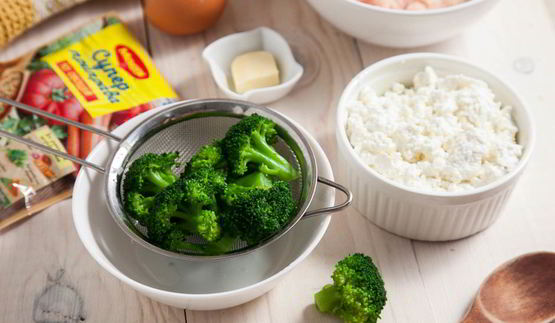 куриные маффины с творогом и брокколи