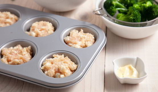 куриные маффины с творогом и брокколи