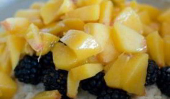 лавандовые маффины с ежевикой и персиками