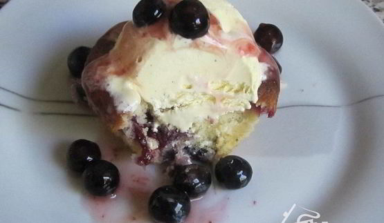 маффины с черникой и мороженым