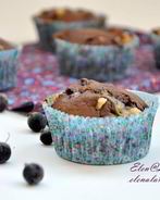 Маффины с черной смородиной и белым шоколадом