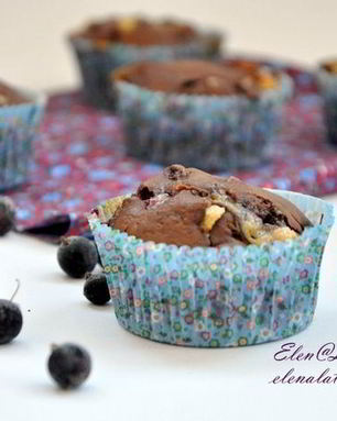 Маффины с черной смородиной и белым шоколадом