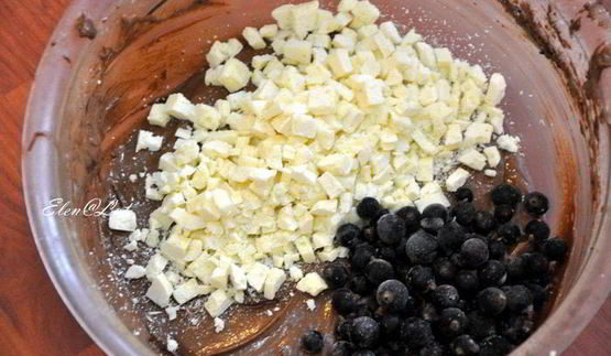 маффины с черной смородиной и белым шоколадом