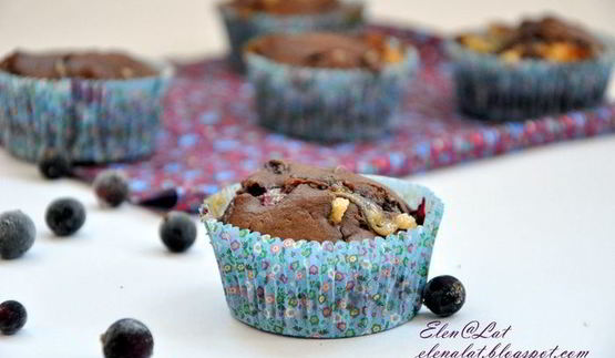 маффины с черной смородиной и белым шоколадом