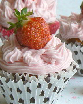 Маффины с клубникой и шококаплями