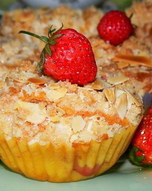 Маффины с клубникой и штройзелем