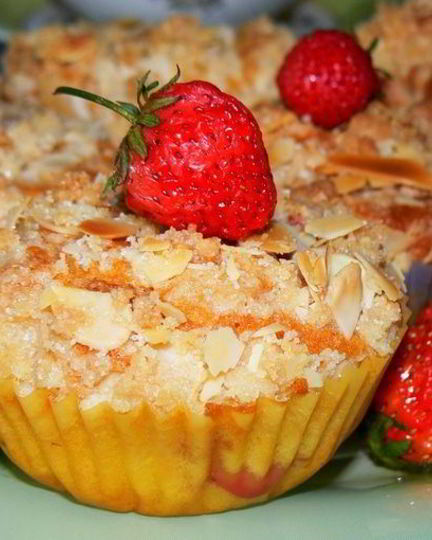 Рецепт маффинов с клубникой и штройзелем