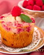 Маффины с малиновым кремом и шоколадом