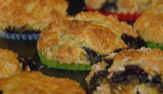 сахарные маффины с черничным джемом