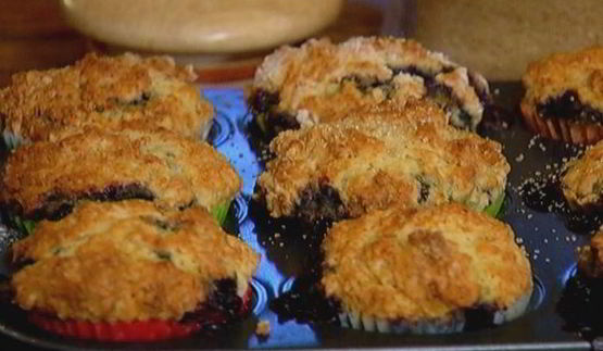 сахарные маффины с черничным джемом