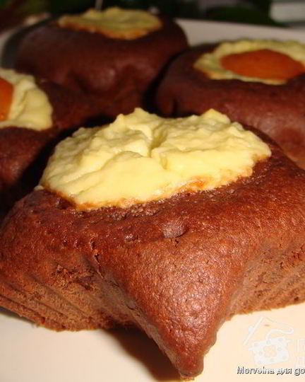 Рецепт шоколадных маффинов с творожной начинкой