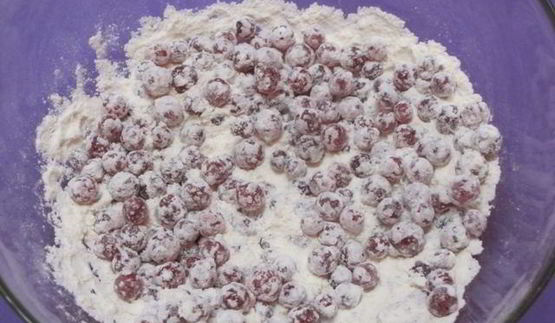 смородиновые маффины с безе