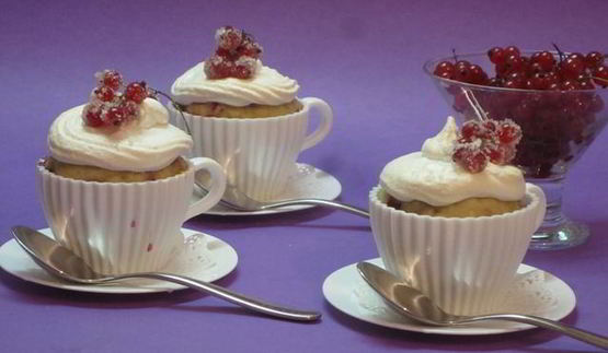 смородиновые маффины с безе