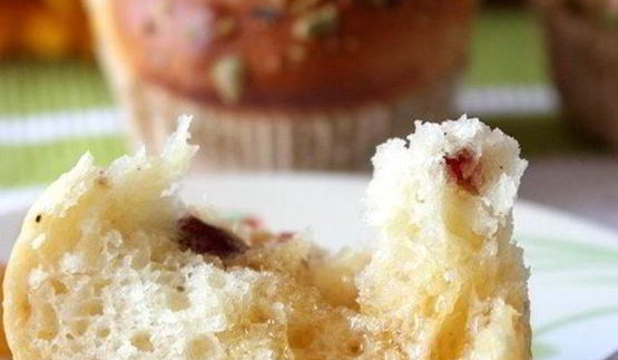 творожные маффины с клюквой и фисташками