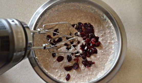 творожные маффины с вяленой клюквой и отрубями