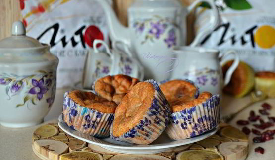 творожные маффины с вяленой клюквой и отрубями