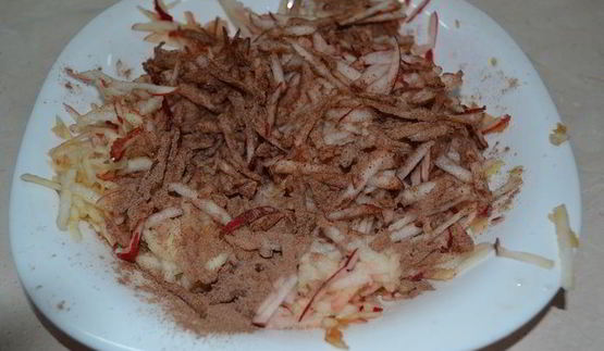 яблочные маффины с халвой и корицей