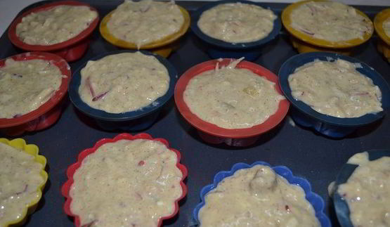 яблочные маффины с халвой и корицей