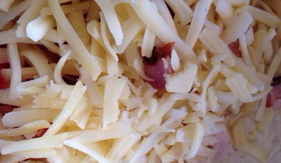 закусочные маффины с кукурузой, беконом и сладким перцем