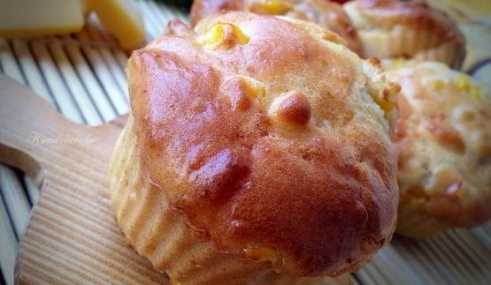 закусочные маффины с кукурузой, беконом и сладким перцем