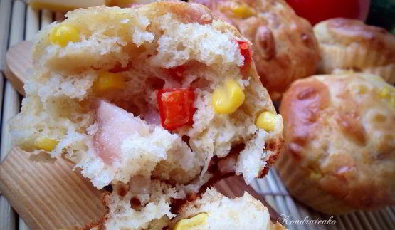 закусочные маффины с кукурузой, беконом и сладким перцем