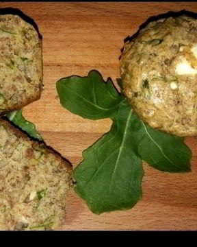 Закусочные маффины с руколой и фетой
