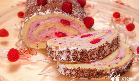 малиновый рулет