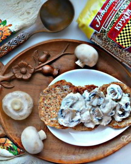 Рецепт гречневых оладий с грибным соусом